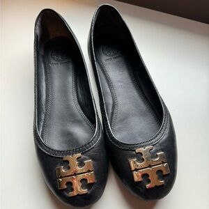 Tory Burch Flats - Black and Gold